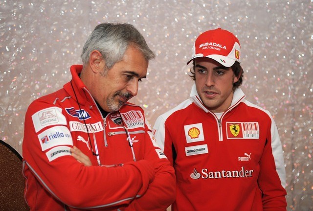 Fernando Alonso - Fransesco Rapisarda, από τις δημόσιες σχέσεις της Ducati, το συζητούν...